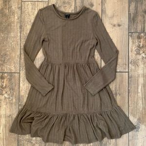 GIRL’S ART CLASS LONG SLEEVE TIERED DRESS OLIVE GREEN SIZE LARGE (10/12)